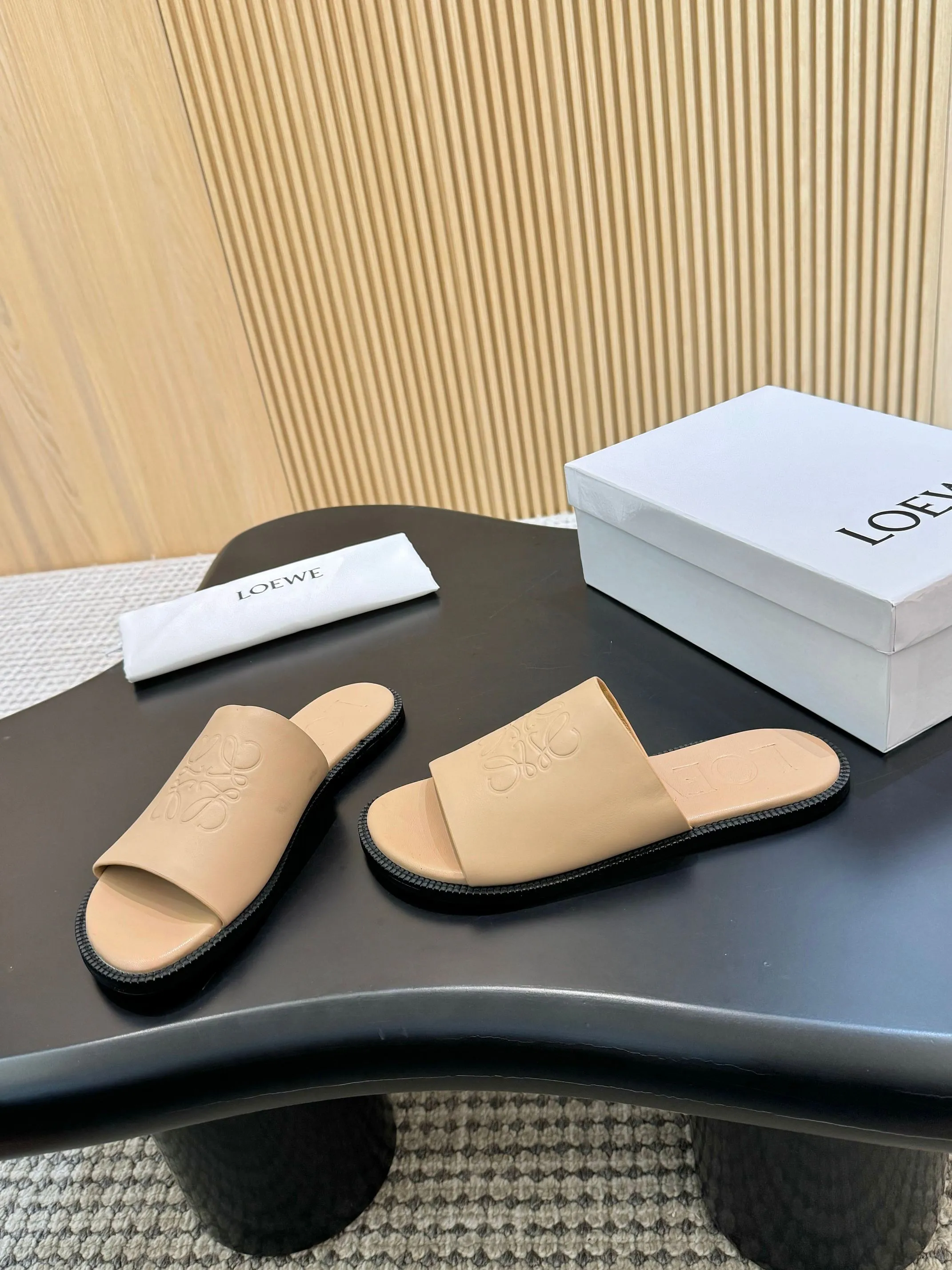 👟👟Ex-factory price 340👟👟 Genuine leather sole +40 LOEWE 25th spring and summer new style, same style for men and women, six colors to choose from. Code number:35-45